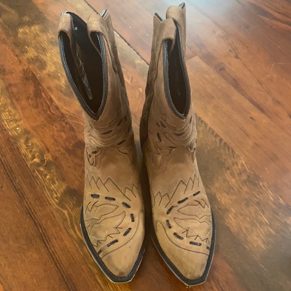 Children’s Cowboy Boots 👢 - Picture 2 of 5